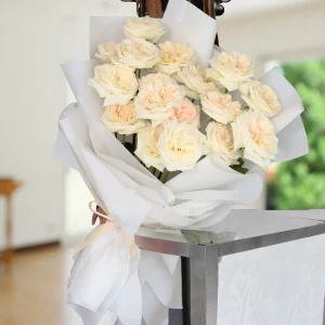 Stylish Bouquet of White Roses