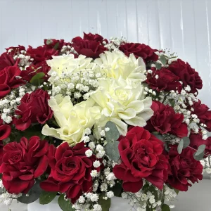 red and white roses bouquet