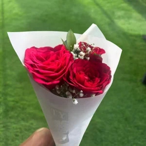 3 red rose bouquet