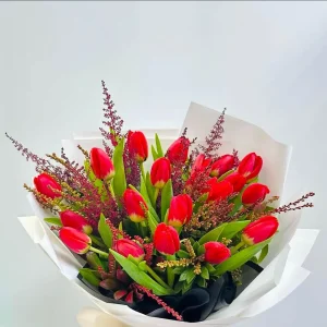 red tulip bouquet