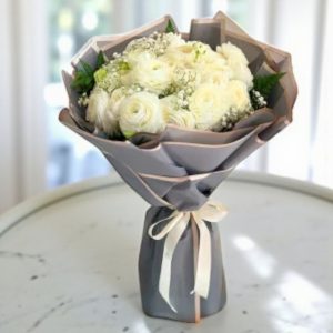 20 white Ranunculus bouquet