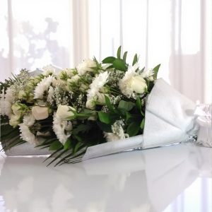 Graceful White Rose flowers Bouquet