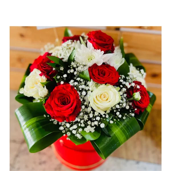 red and white roses bouquet