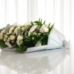 Graceful White Mixed flowers Bouquet