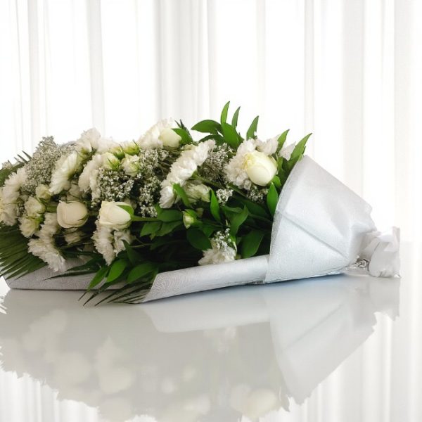 Graceful White Mixed flowers Bouquet